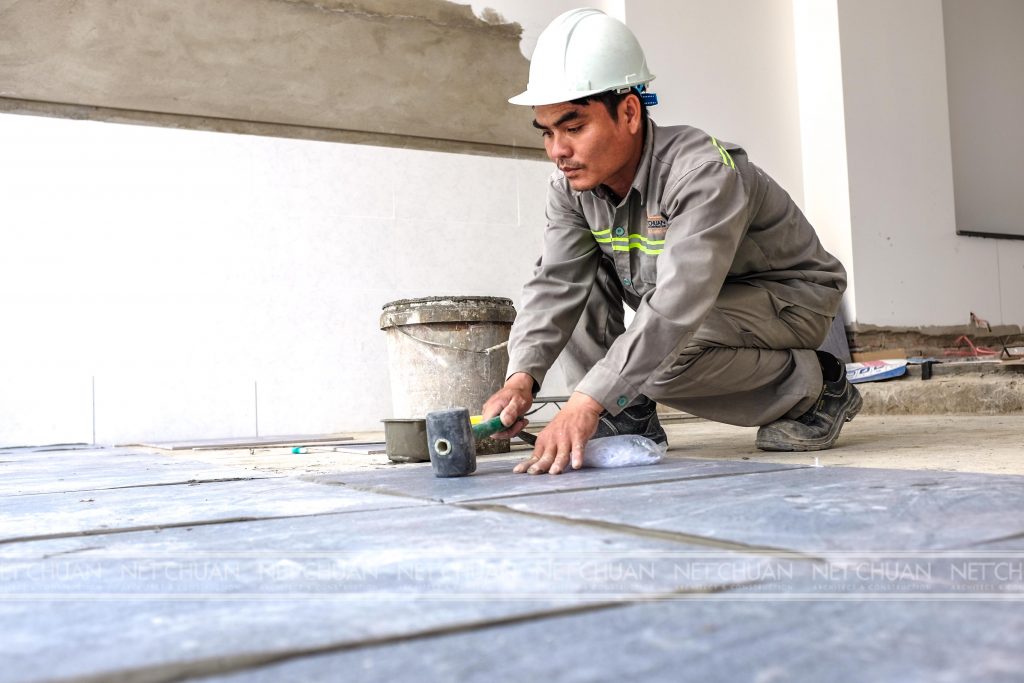 cong-tac-op-lat-gach-hoan-thien-nha-cua-net-chuan-8-1024x683